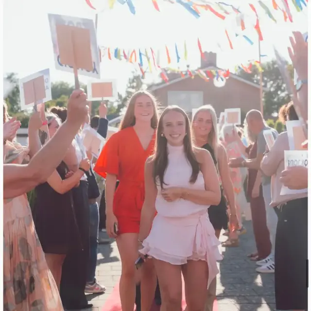 🎓 Een bijzondere avond vol mooie momenten! Met een geweldig cabaret, een stralend zonnetje en  (1)