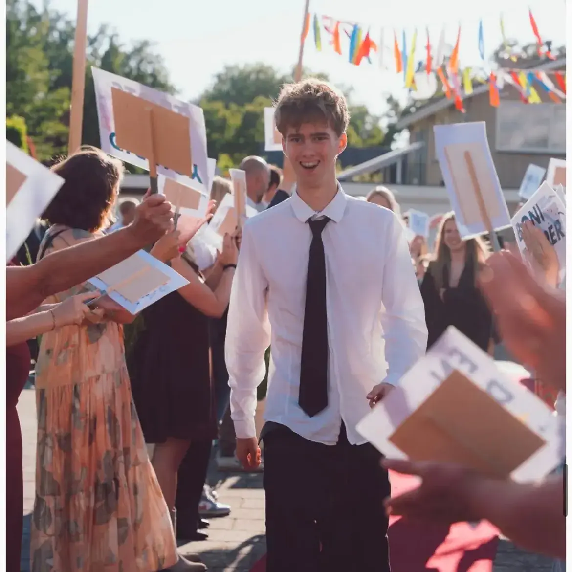 🎓 Een bijzondere avond vol mooie momenten! Met een geweldig cabaret, een stralend zonnetje en  (2)