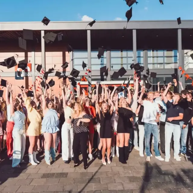 🎓 Een bijzondere avond vol mooie momenten! Met een geweldig cabaret, een stralend zonnetje en  (5)